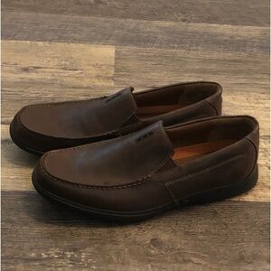 Clarks Unstructured Brown Leather Shoes never worn outside only tried on EUC